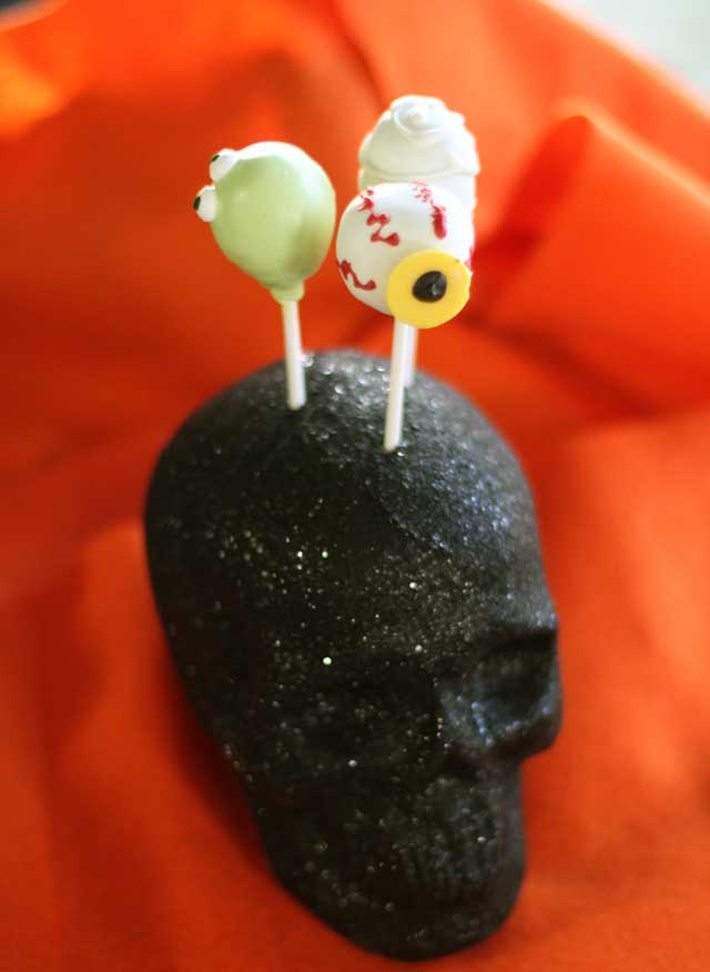 Kitchen Simmer: Halloween Week: Ghoulish Cake Pops