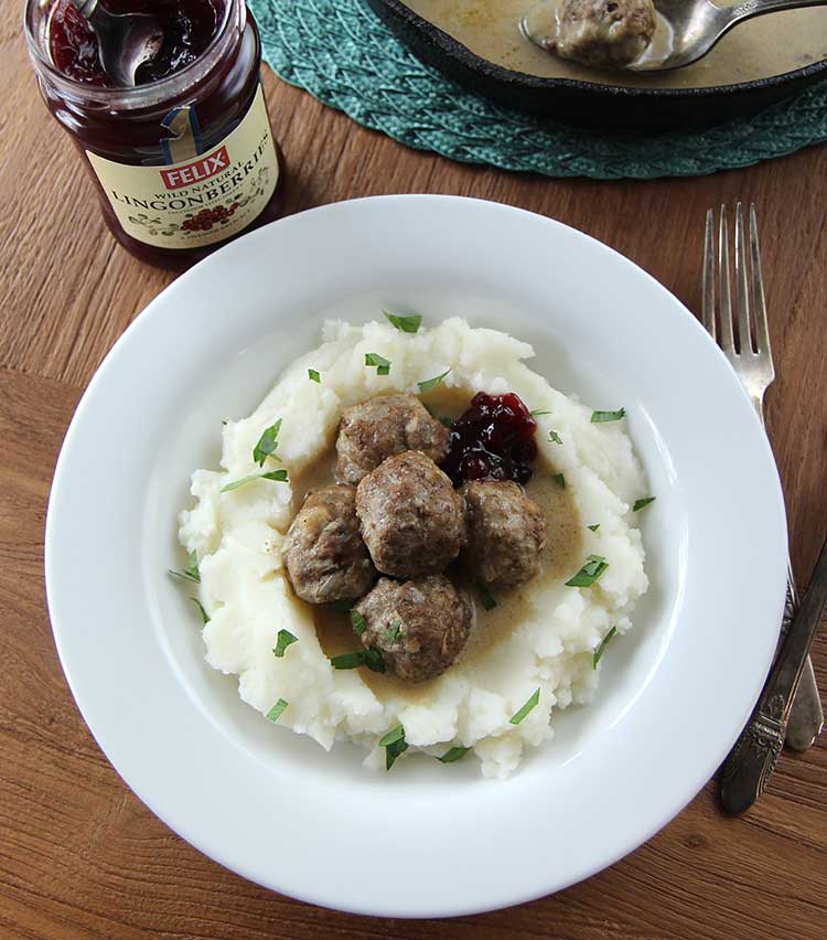 https://hilahcooking.com/wp-content/uploads/2013/12/swedish_meatballs1.jpg