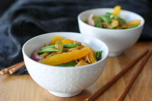 Vegetable lo mein recipe - very simple and quick weeknight dinner. Can be made vegan and vegetarian, as well