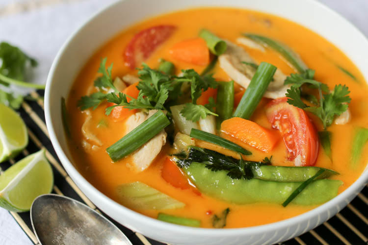 Easy coconut curry, Thai style, made with chicken or tofu and a few easy-to-find ingredients