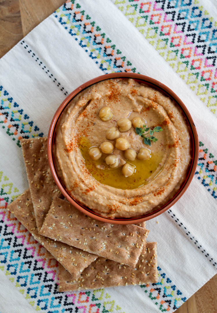 Slightly spicy, smoky chipotle hummus recipe with garlic, lime and chipotle en adobo. Perfect healthy, vegan party appetizer or even taco topping