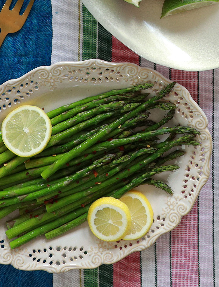 oven-roasted asparagus with chili oil and lemon - simplest way to prepare fresh asparagus