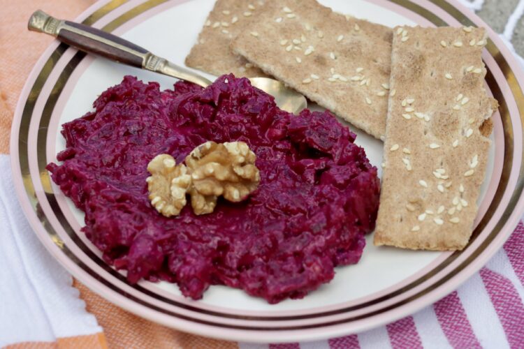 beet salad with walnuts