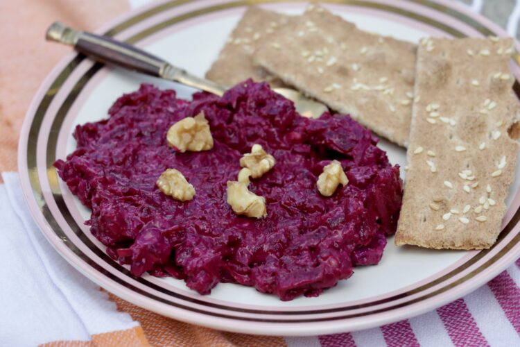 beet salad with walnuts